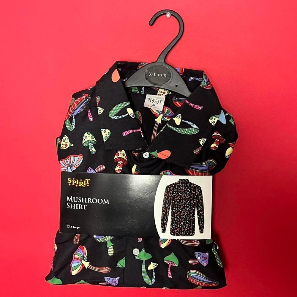 Spirit Halloween / mushroom themed button up 🖤💜
